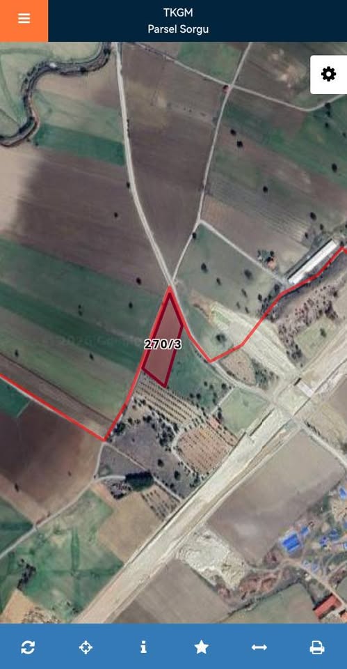 Uşak Merkeze bağlı MUHARREMŞAH Mahallesinde 270 / 3 parsel  6.514,78 .metrekare lik Satılık tarla.