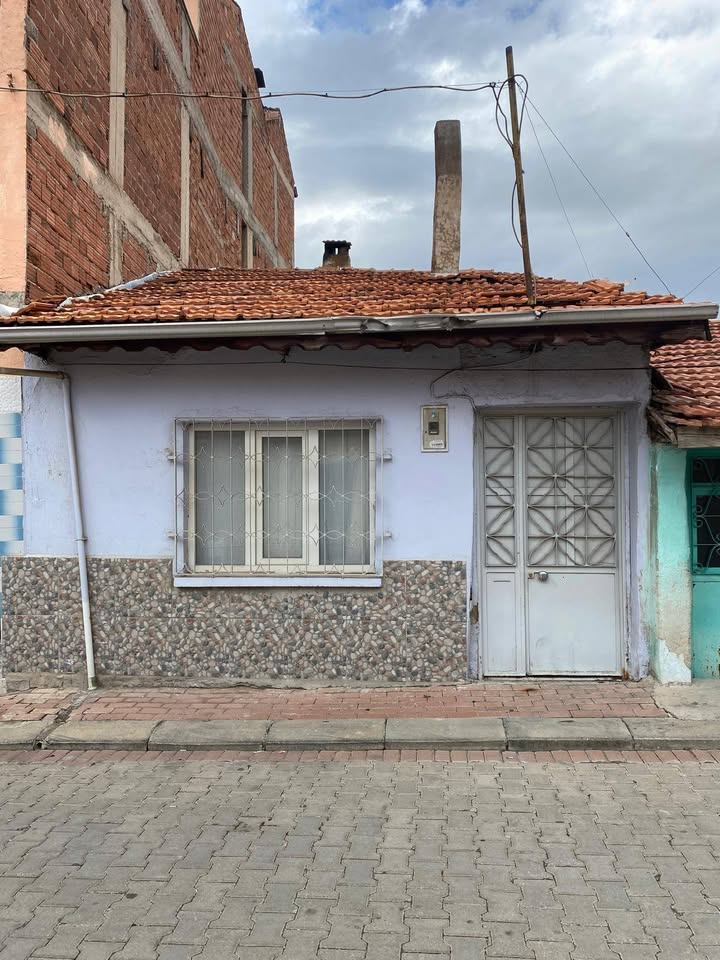 Uşak Karaağaç Mah. Satılık Müstakil 1 Ev Fiyatına 2 Ev Fırsat