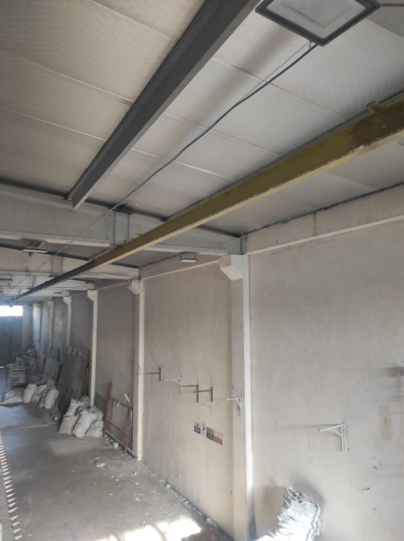 Uşak Merkez Dokumacılar Sitesinde 450m. Feribotlik Yapı Kiralık İşyeri.