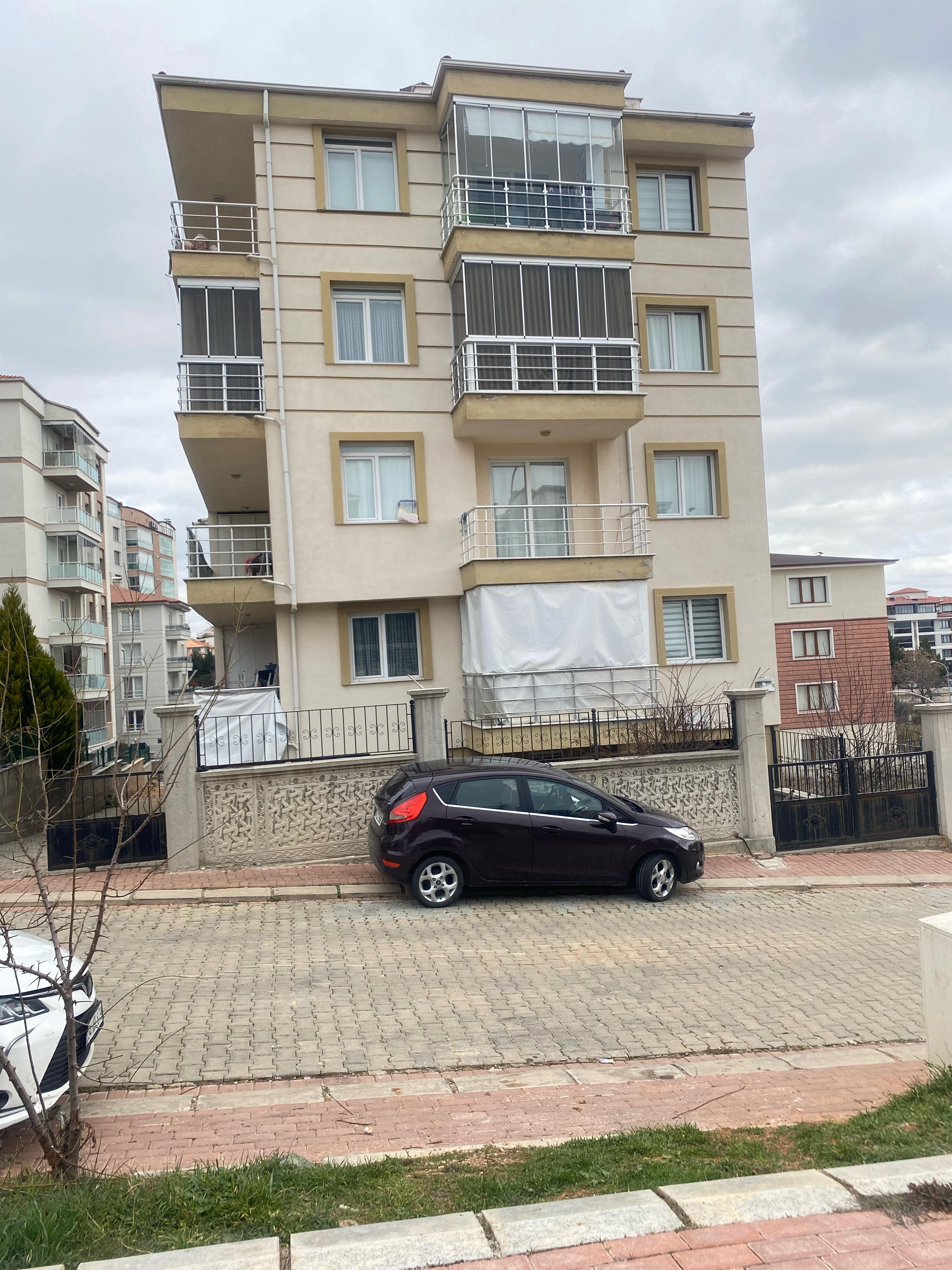 UŞAK MERKEZ KEMALÖZ MAH. 2+1  135M. 4.KAT SATILIK DAİRE