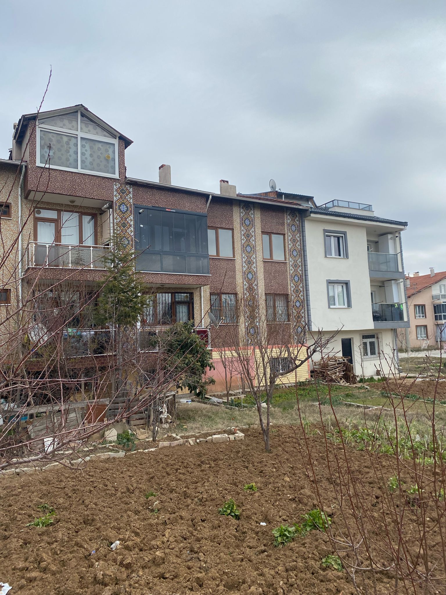UŞAK MERKEZ FATİH MAH. MASAL DİYARI YAKINI 155M. 3+1 SATILIK DAİRE