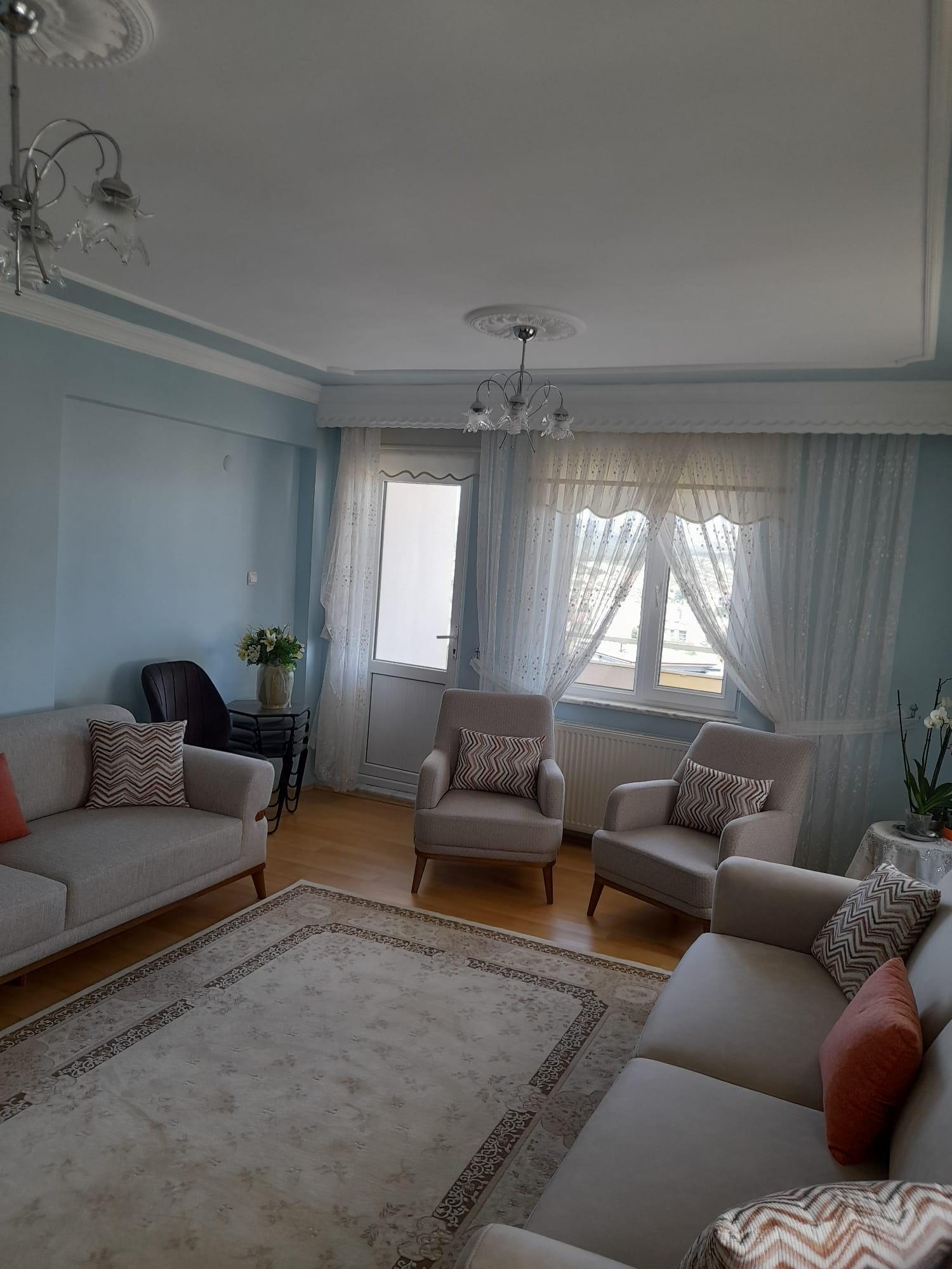 UŞAK MERKEZ KEMALÖZ MAH. AYŞE ANA OKULU YAKININDA 150M. 3+1 SATILIK DAİRE
