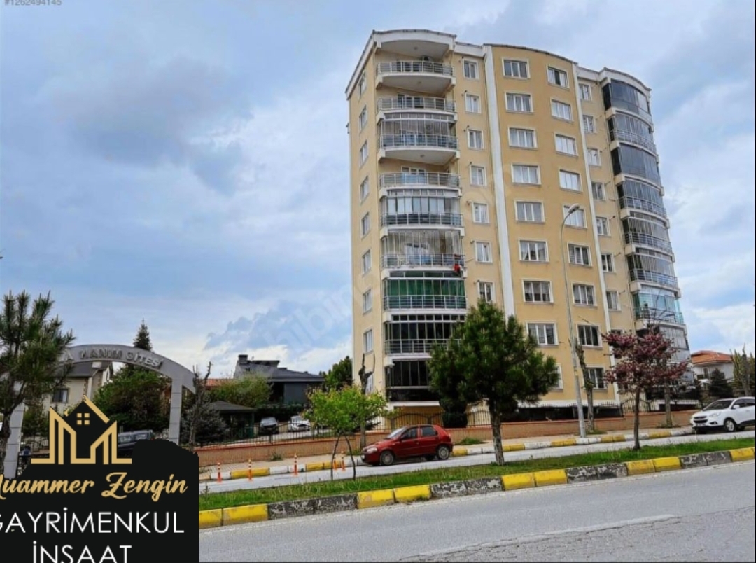 UŞAK MERKEZ CUMHURİYET MAH. 175M. 3+1 SATILIK DAİRE