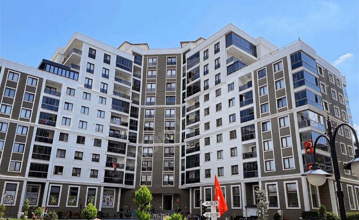 UŞAK MERKEZ FATİH MAH. 155M. 3+1 ARA KAT SATILIK DAİRE ARTUN SİTESİ