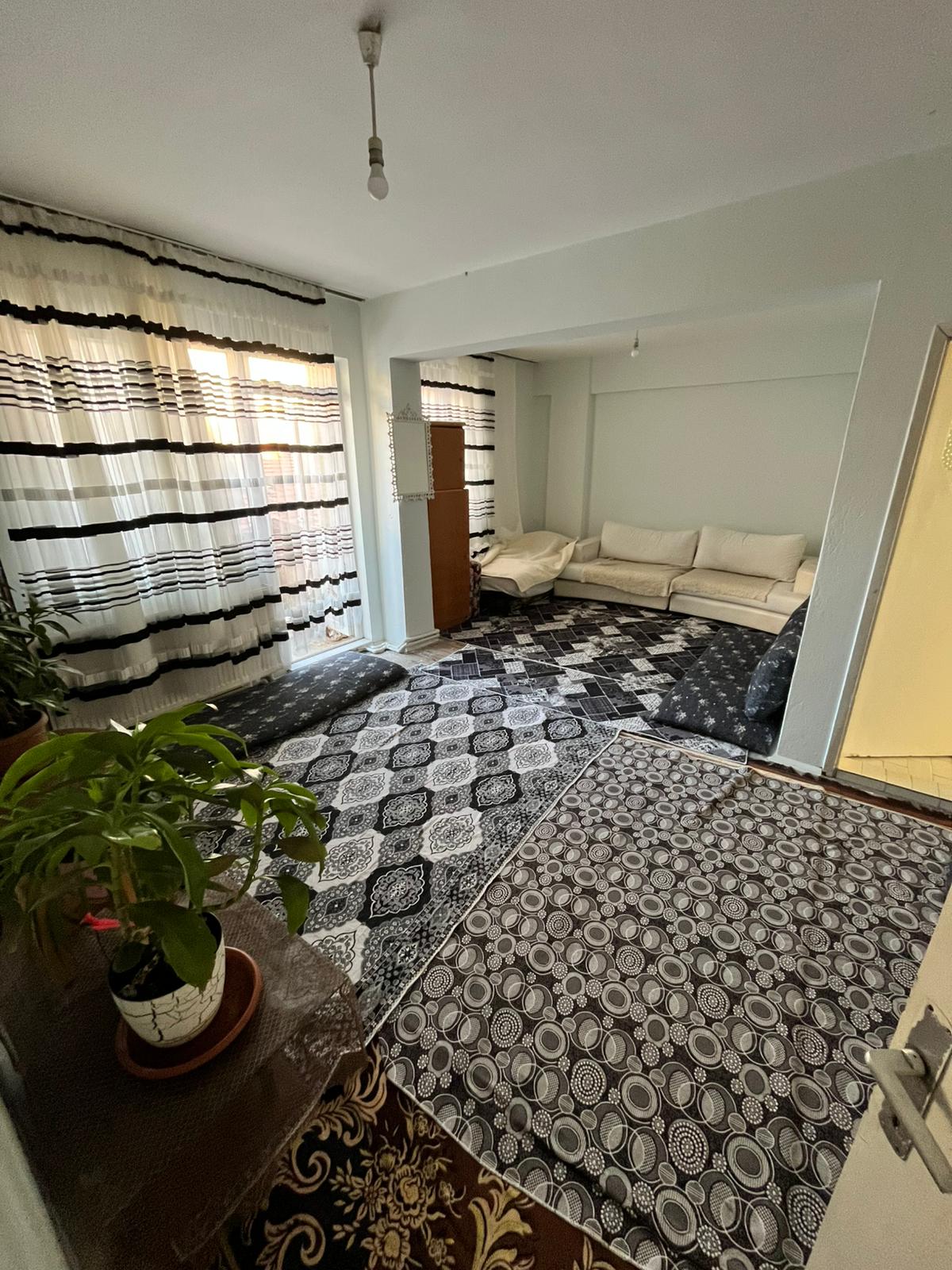 UŞAK MERKEZ KURTULUŞ MAH. 125M. 3+1  SATILIK DAİRE