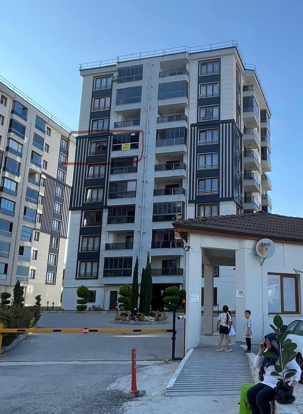 UŞAK MERKEZ KURŞUNLUK MAH.115M. 2+1 ARA KAT SATILIK SİTE İÇİNDE DAİRE
