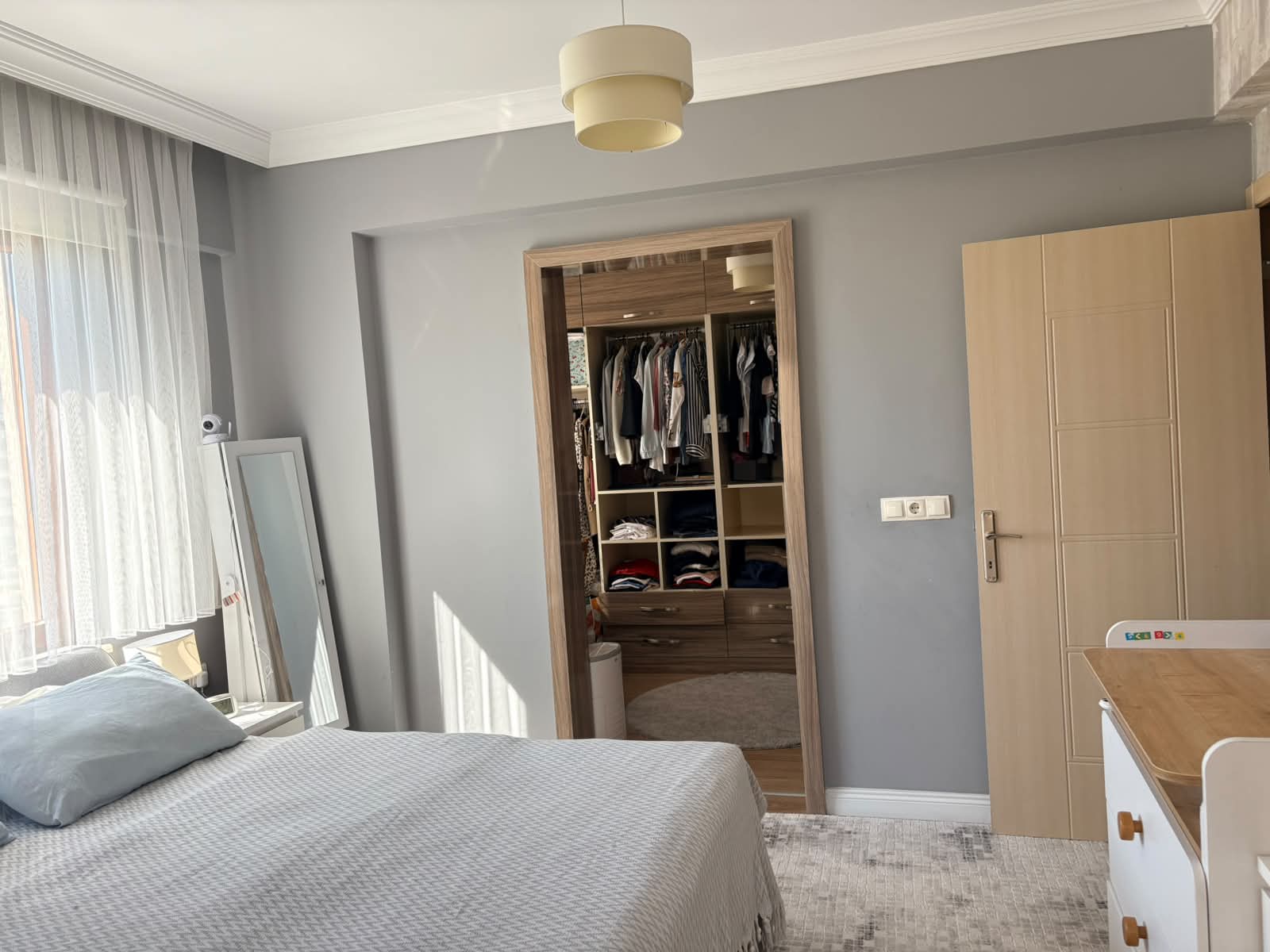 CUMHURİYET MAHALLESİNDE HAVUZLU 4+1 LÜX DAİRE