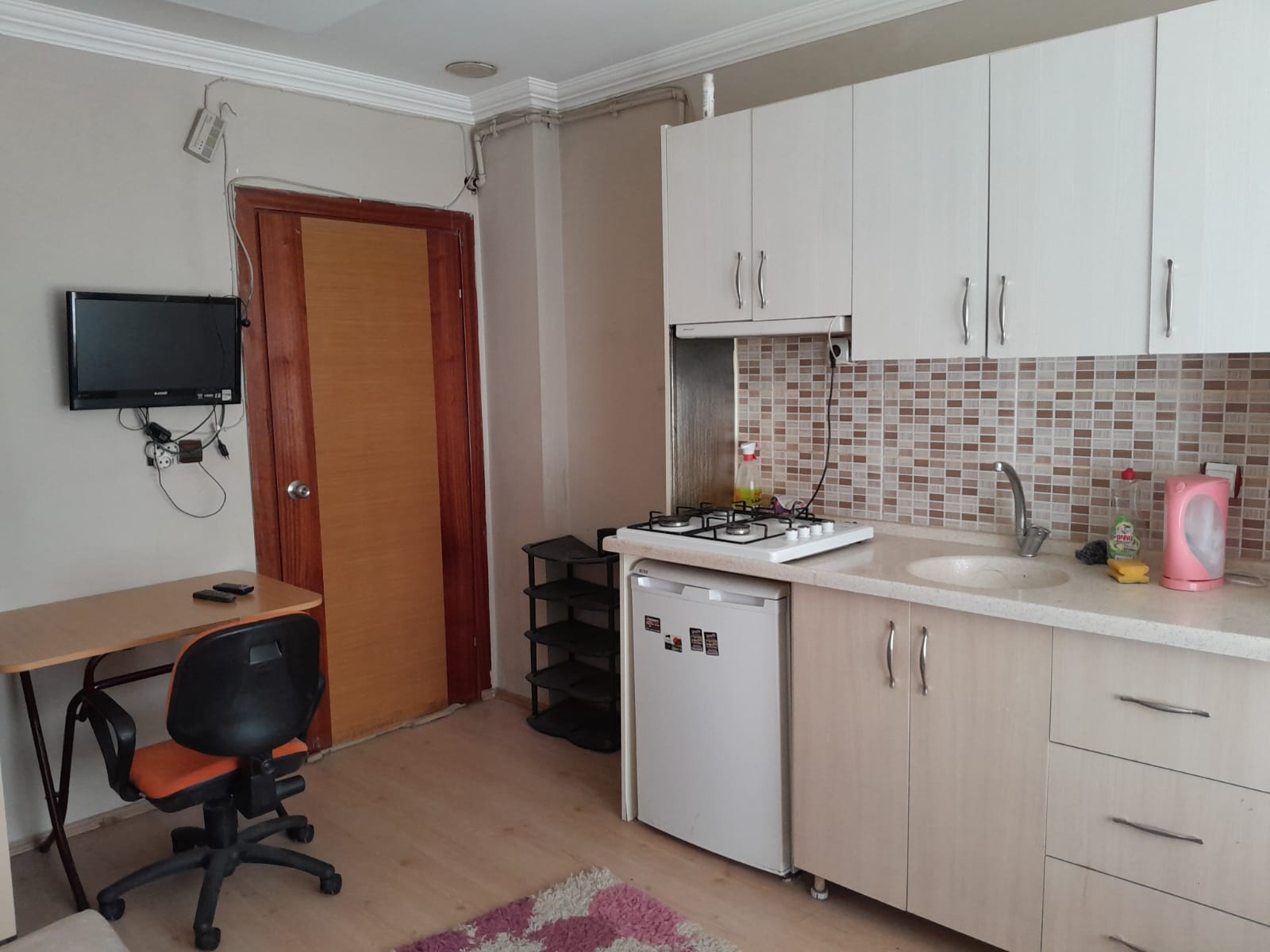 UŞAK MERKEZ  DURAK MAH. 50m. 1+1 ARA KAT KİRALIK EŞYALI APART