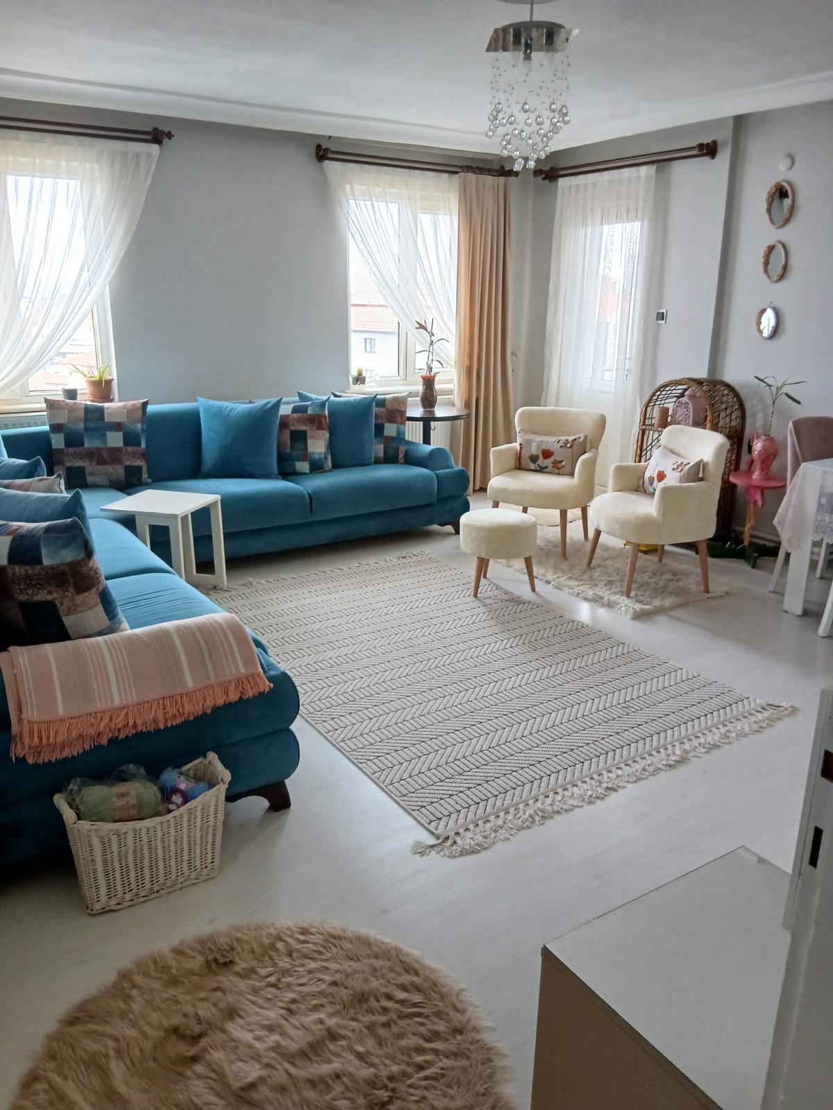 UŞAK MERKEZ KEMALÖZ MAH. 136m. 3+1 ARA KAT SATILIK DAİRE