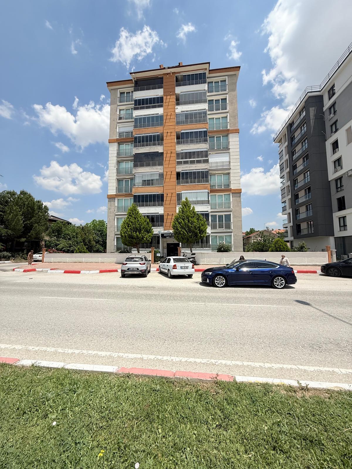 CUMHURİYET MAHALLESİNDE 3+1 SATILIK DAİRE