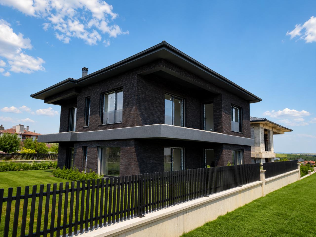 FATİH MAHALLESİNDE VİŞNELİK MEVKİİ SATILIK VİLLA