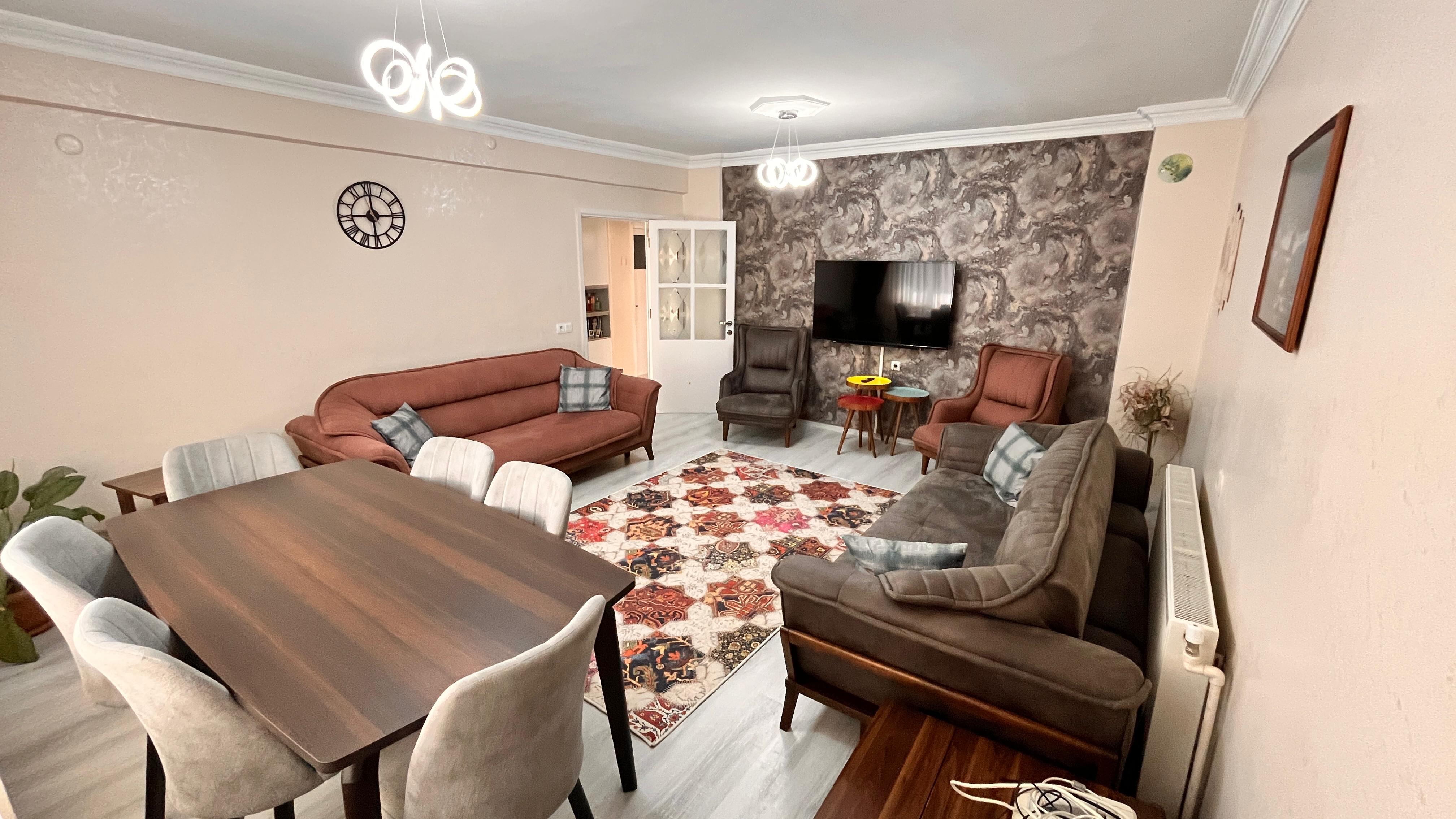 UŞAK MERKEZ FATİH MAH. 130m. 3+1 ARA KAT SATILIK DAİRE 