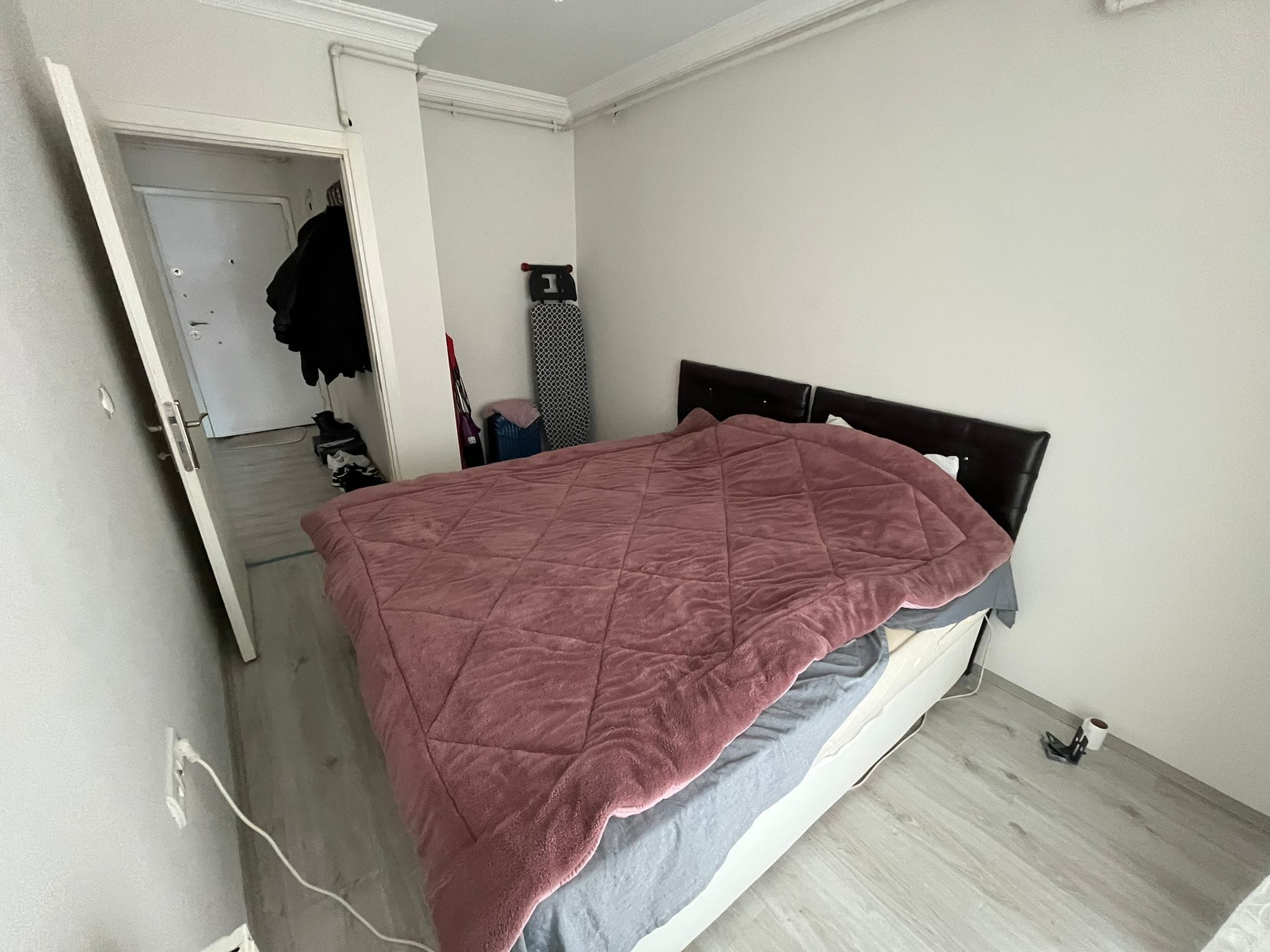 UŞAK MERKEZ DİKİLİTAŞ MAH. 50m. 2+0 EŞYALI SATILIK APART