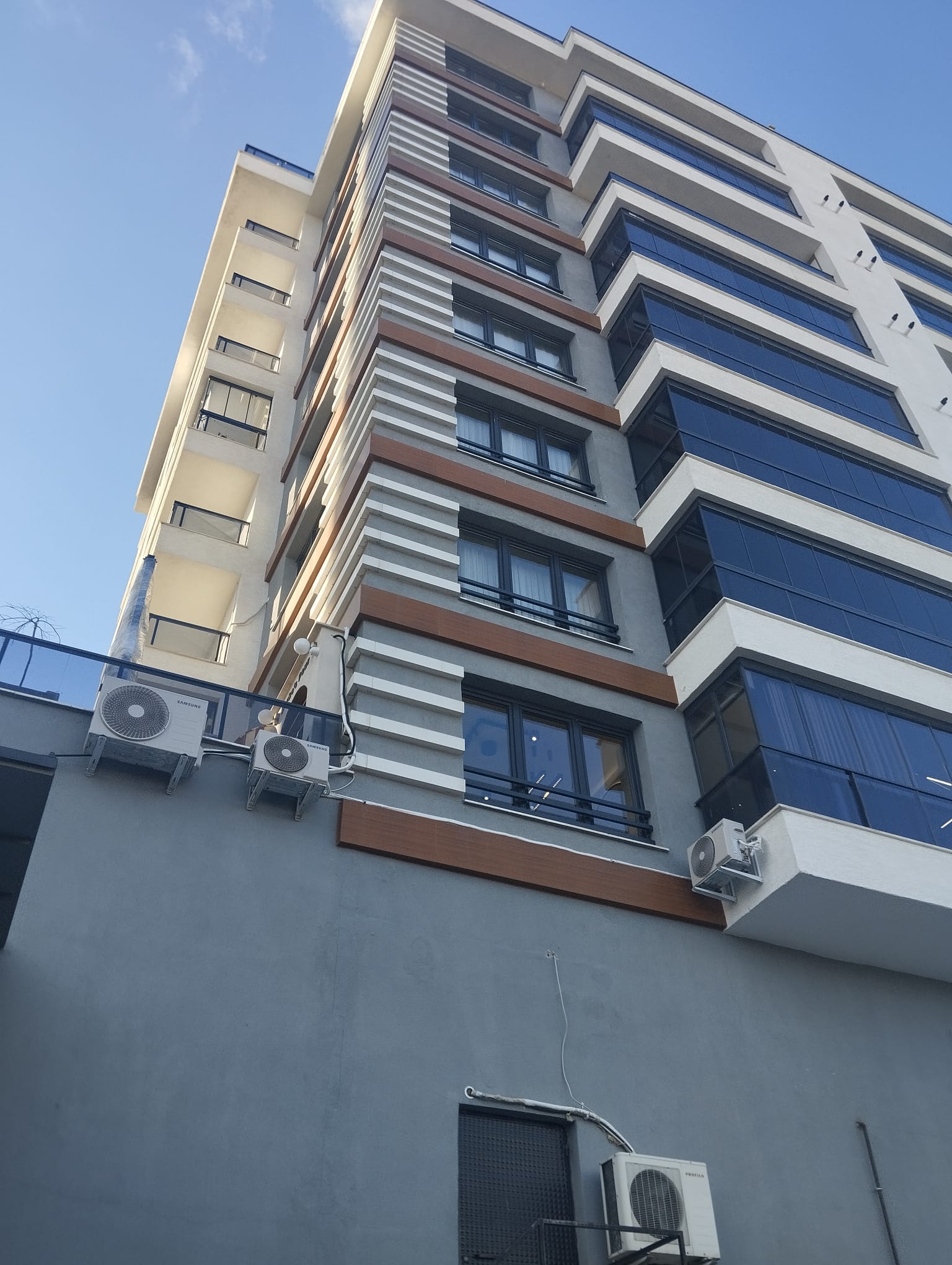CUMHURİYET MAHALLESİNDE ATAPARK CİVARI SATILIK 3+1 135 METRE SATILIK DAİRE