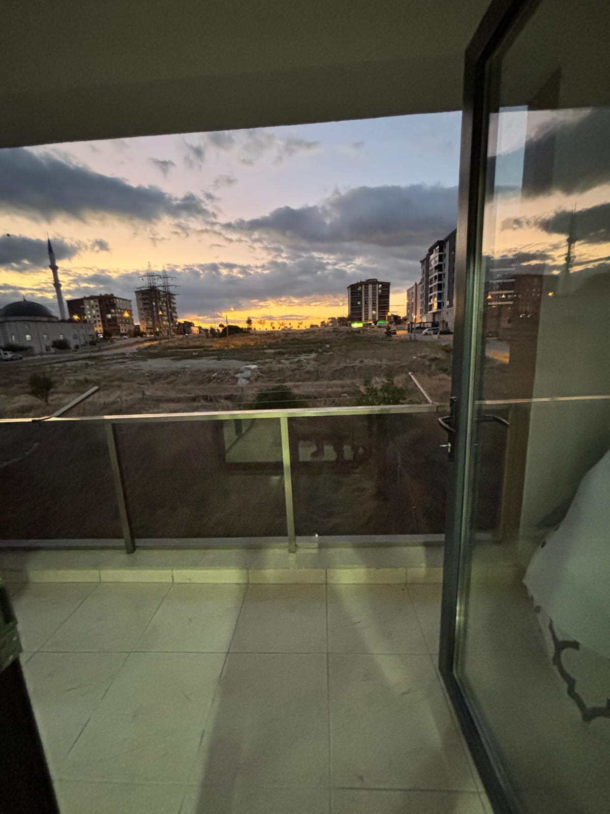 UŞAK MERKEZ FATİH MAH. 110m. 2+1 ARA KAT SATILIK DAİRE